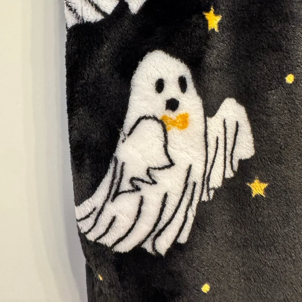 HALLOWEEN 👻 Berkshire Goblinville plush throw black with ghosts. 50x70 NWT